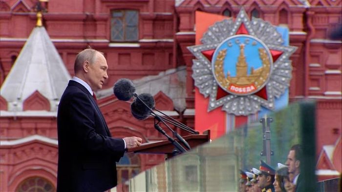 Tổng thống Nga Vladimir Putin phát biểu trong cuộc diễu binh nhân Ngày Chiến thắng tại Quảng trường Đỏ.