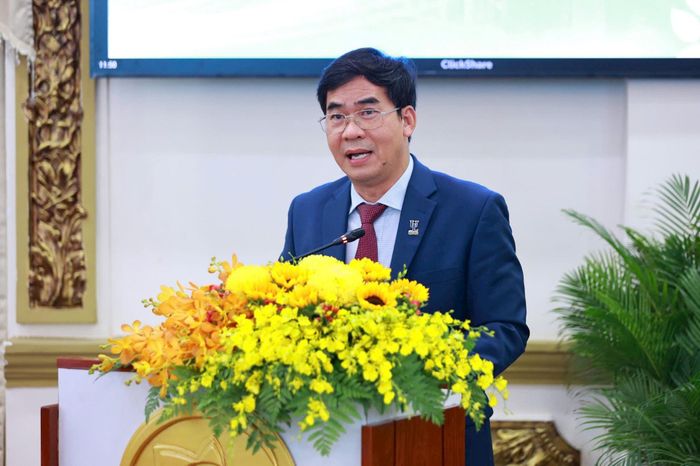 TS. Lê Trường Sơn, Hiệu trưởng Trường Đại học Luật TP.HCM phát biểu tại hội thảo.