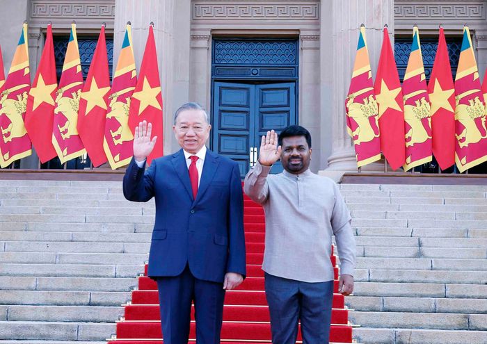 Tổng thống Sri Lanka Anura Kumara Dissanayake đón Tổng Bí thư, Chủ tịch nước Tô Lâm. Ảnh: TTXVN