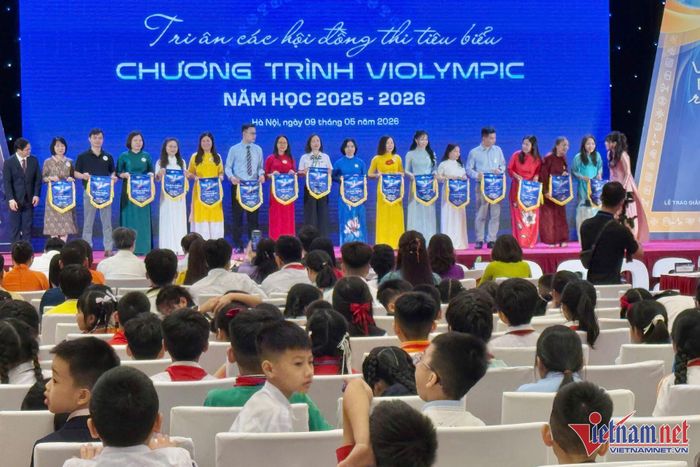 Violympic không chỉ vinh danh những gương mặt học sinh xuất sắc, mà còn tôn vinh những người đã âm thầm nâng bước để mỗi hành trình chinh phục tri thức của các em có thể vươn xa hơn.