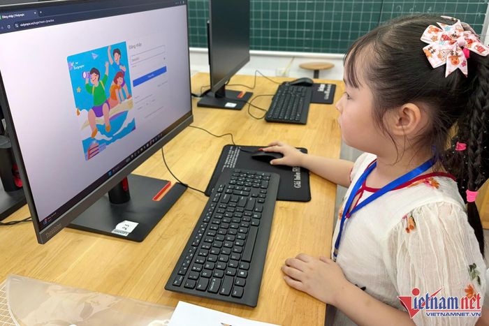  Dù mới là năm đầu tiên Violympic tổ chức vòng quốc gia cho học sinh lớp 1, nhưng ngay lập tức sân chơi trực tuyến này đã nhận được sự quan tâm của đông đảo học sinh và phụ huynh. 