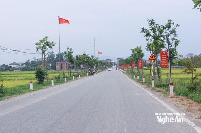 Hệ thống giao thông kết nối ở xã Nam Đàn đang được chú trọng đầu tư xây dựng, tạo động lực phát triển cho địa phương. Ảnh: Mai Hoa