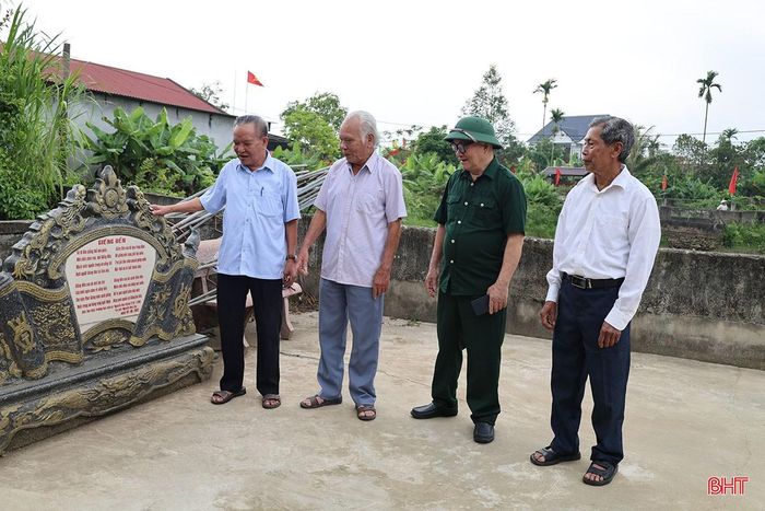 Các bậc cao niên dòng họ Nguyễn Huy luôn trăn trở với việc phục dựng Trường học Phúc Giang