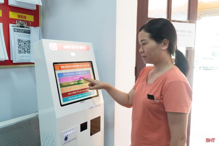 Người dân được hướng dẫn, hỗ trợ thực hiện thủ tục hành chính nhanh chóng, thuận tiện, góp phần nâng tỷ lệ hồ sơ giải quyết đúng và trước hạn.