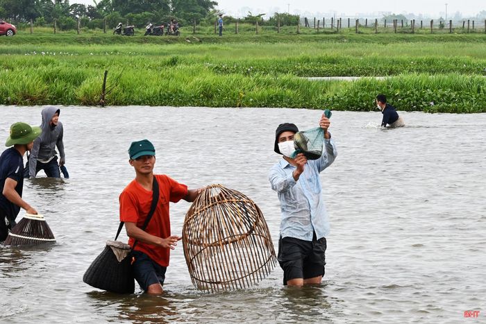 Hoạt động mang tính cộng đồng này giúp người dân thư giãn sau những ngày mùa bận rộn.