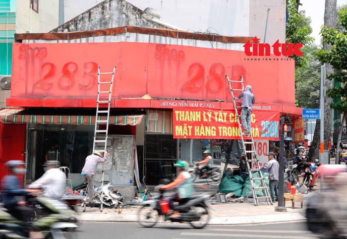 Một mặt bằng cho thuê nằm ngay góc đường Huỳnh Mẫn Đạt và Nguyễn Trãi, phường An Đông.