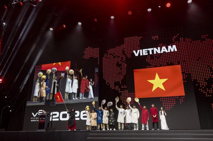 Các đội học sinh của Việt Nam tham gia tại lễ khai mạc VEX Robotics World Championship 2026.