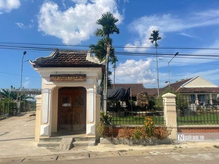 Thuận Nghĩa làm du khách nhung nhớ với những góc nhỏ thân thương như hàng rào xanh, cổng nhà cổ...