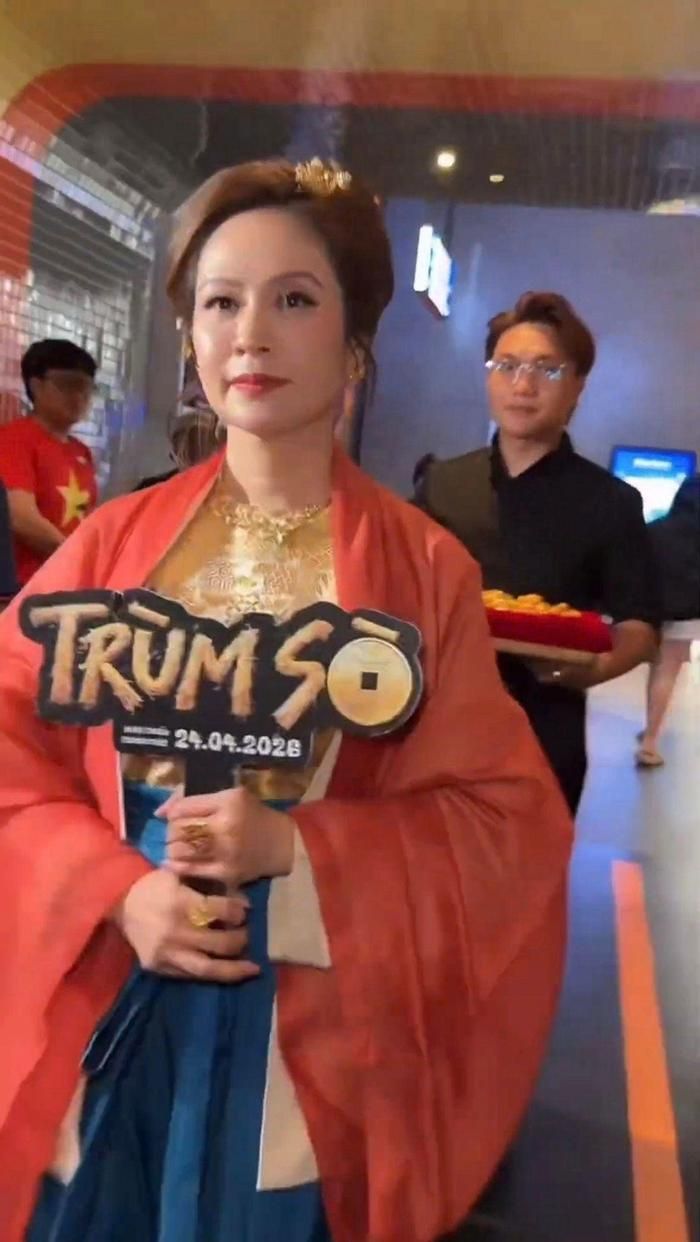 Thanh Thúy xuất hiện tại các cụm rạp với tạo hình cổ trang, trực tiếp giao lưu và kêu gọi khán giả cho Trùm Sò thêm cơ hội ngoài phòng vé.