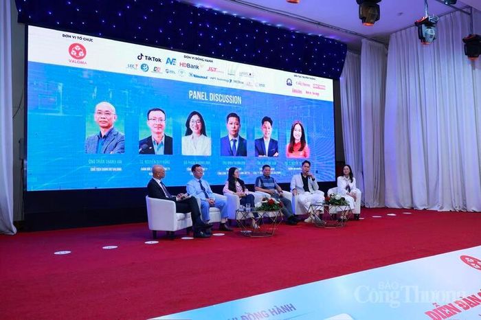 Phiên tham luận thứ hai tại VALOMA LOGTECH FORUM 2026 tập trung thảo luận các giải pháp ứng dụng AI trong vận hành logistics, quản trị dữ liệu và tối ưu chuỗi cung ứng. Ảnh: Quỳnh Trang