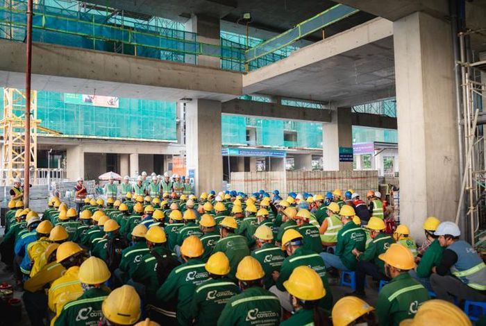 Tại các công trường Coteccons, sinh hoạt an toàn được diễn ra hàng tuần. Ảnh: Duy Lộc