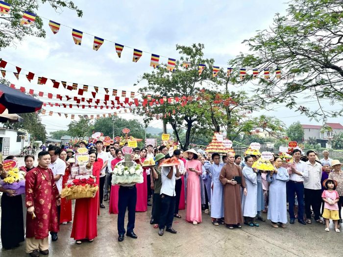 Các đoàn dâng lễ.