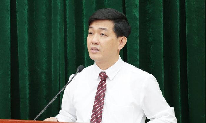  Đồng chí Hoàng Công Bình phát biểu nhận nhiệm vụ mới. 