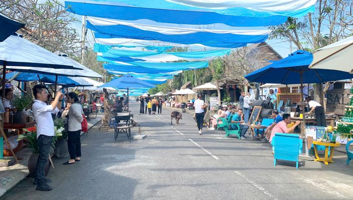 Chợ phiên làng chài Tân Thành.