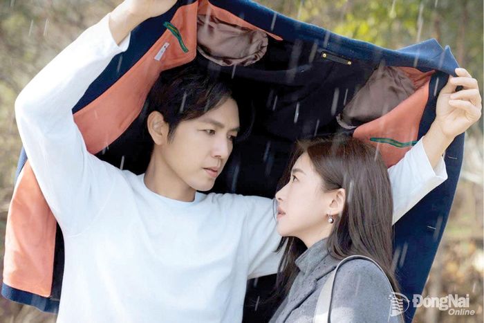 Hai diễn viên Chung Hán Lương, Chu Châu trong phim Mật ngữ kỷ thuyết phục khán giả khi đóng phim ngôn tình tuổi trung niên. Ảnh: TL