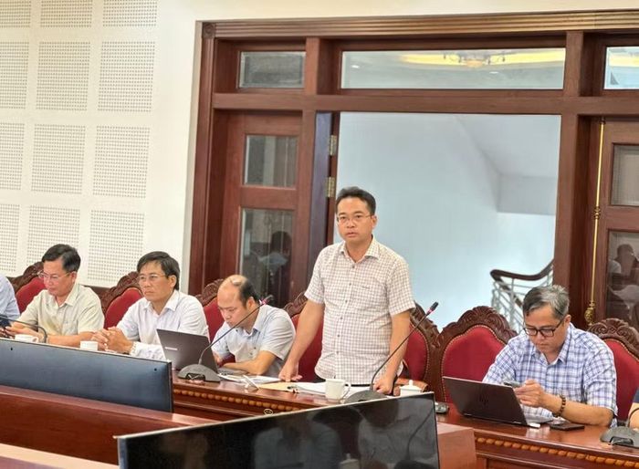 Đại diện Công an tỉnh báo cáo công tác đảm bảo an ninh trật tự trong quá trình triển khai dự án. Ảnh: Hà Duy