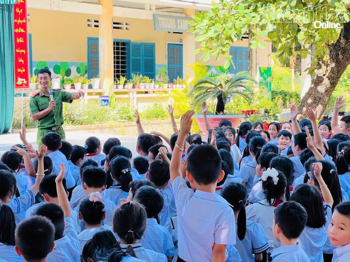 Phần hỏi đáp được học sinh Trường Tiểu học Ninh Ích hưởng ứng tích cực.