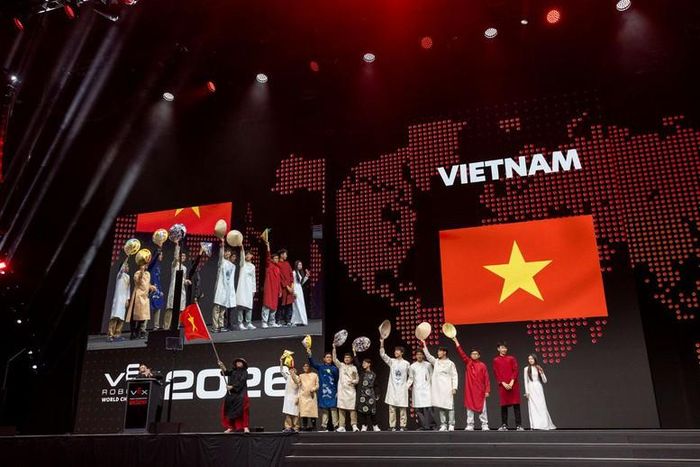 Các đội học sinh của Việt Nam tham gia tại lễ khai mạc VEX Robotics World Championship 2026.