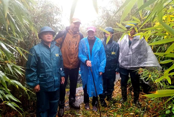 Thượng úy Phan Văn Quyết tham gia tìm kiếm du khách nước ngoài đi lạc ở đỉnh cao 2.200m, thuộc khu vực đỉnh Phan Si Pang năm 2019.