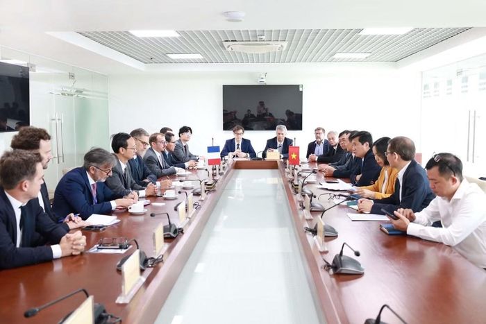 Quang cảnh buổi làm việc giữa phái đoàn của Pháp và Bộ Xây dựng. Ảnh: BXD.