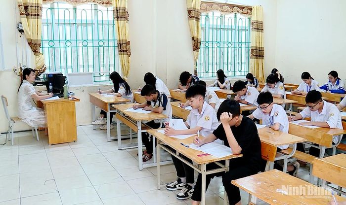 Học sinh khối 9 Trường THCS Trần Quốc Toản (phường Phủ Lý) làm bài thi khảo sát chất lượng trước Kỳ thi tuyển sinh lớp 10 THPT năm học 2026 - 2027.