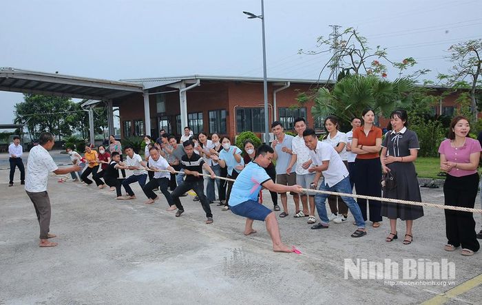 Các đội tham gia thi đấu môn kéo co.