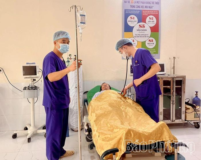 Đội ngũ y bác sĩ tại Bệnh viện Quân y 109 thực hiện khám chữa bệnh trên hệ thống dữ liệu số, từng bước hiện đại hóa công tác quản lý y tế.