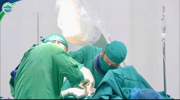 Kỹ thuật bơm xi măng sinh học tại Bệnh viện Đa khoa Phúc Yên giúp người bệnh giảm đau rõ rệt, phục hồi vận động sớm và nâng cao chất lượng cuộc sống.