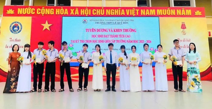 Nhiều học sinh đạt thành tích cao tại các kỳ thi học sinh giỏi - Ảnh: Thùy Trang