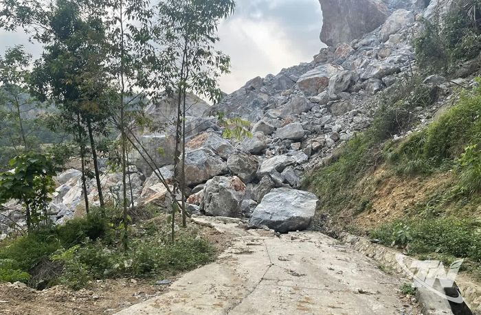Bắt đầu mùa mưa bão, nhiều mỏ khai thác đá trên địa bàn tỉnh đối mặt với nguy cơ bị sạt lở, gây mất an toàn lao động.