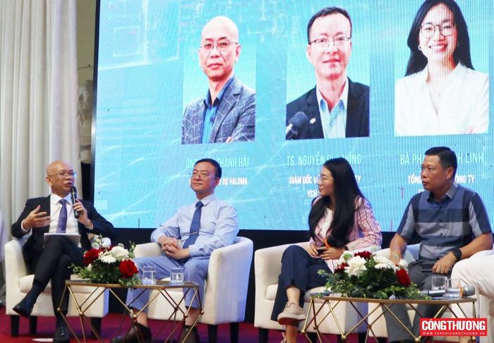 Ông Trần Thanh Hải - Phó Cục trưởng Cục Xuất nhập khẩu, Bộ Công Thương (ngoài cùng bên trái), Chủ tịch danh dự Hiệp hội VALOMA điều phối Phiên thảo luận chuyên sâu tại Diễn đàn.