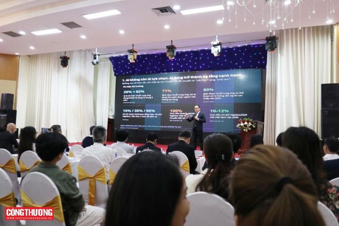 PGS. TS. Nguyễn Bình Minh - Viện trưởng Viện Công nghệ và Kinh tế số, Đại học Bách khoa Hà Nội trao đổi về chủ đề: "AI trong doanh nghiệp logistics: Số hóa quy trình đến vận hành thông minh, an toàn và có trách nhiệm"
