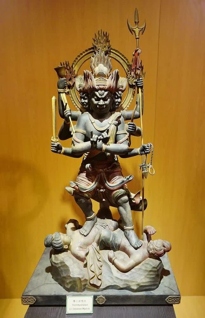 Hàng Tam Thế Minh vương/Trailokyavijaya tại chùa Răng Phật và bảo tàng (Phố người Hoa, Singapore)