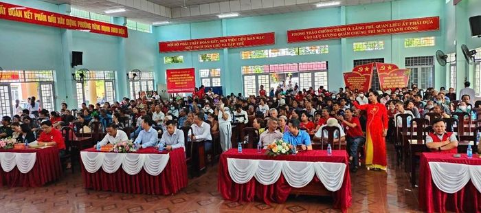 Đông đảo các đơn vị và người dân tham gia trong buổi lễ