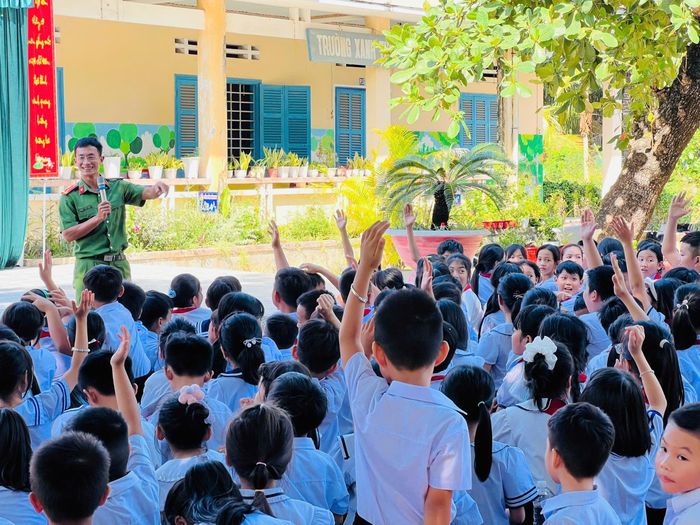 Phần hỏi đáp được học sinh Trường Tiểu học Ninh Ích hưởng ứng tích cực