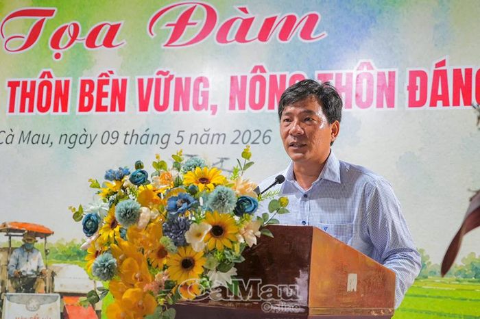  Ông Hồ Quốc Trạng, nông dân sản xuất kinh doanh giỏi phường Tân Thành, chia sẻ việc phát triển nông thôn bền vững, nông thôn đáng sông từ gốc nhìn của người nông dân.