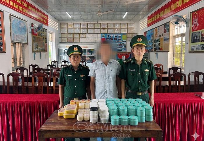 Qua làm việc, ông K khai nhận mua số mỹ phẩm với số lượng lớn để bán lẻ kiếm lời.