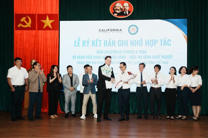 Sự bắt tay này mang đến một "đặc quyền" y tế chuyên sâu cho đội ngũ vận động viên và huấn luyện viên Muay Thái.
