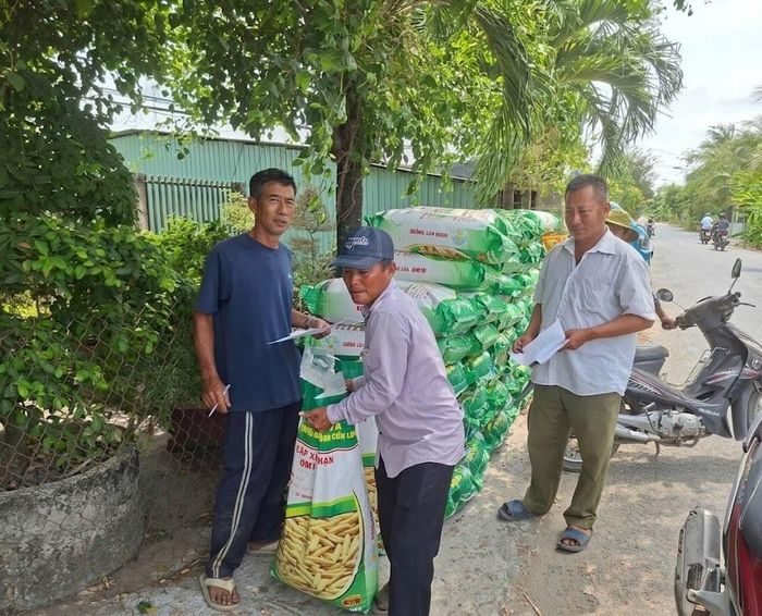 Hỗ trợ giống lúa đạt chất lượng cho nông dân vụ Hè Thu 2026. Ảnh: Trung tâm Khuyến nông và DVNN 