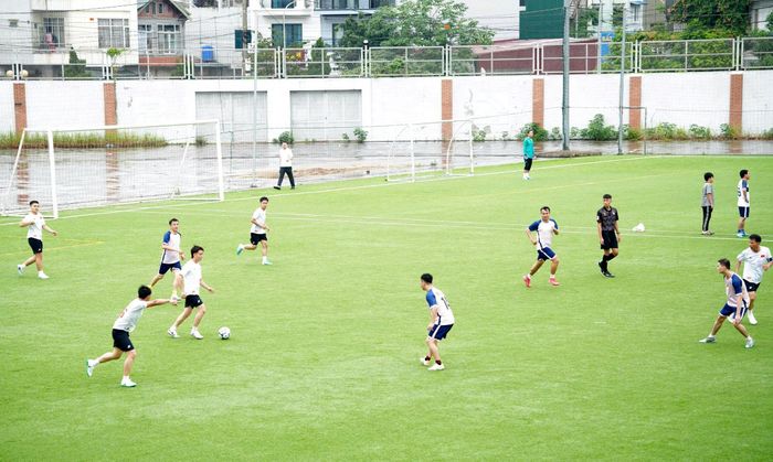 Các đội bóng tham gia tranh tài. Ảnh: Chu Hồng