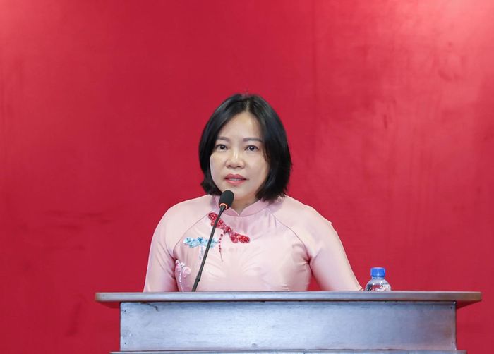 Bà Thái Thị Lệ Hằng, Giám đốc Sở Văn hóa, Thể thao và Du lịch phát biểu nhận nhiệm vụ.