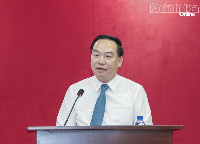 Phó Bí thư Thường trực Tỉnh ủy Khánh Hòa Hồ Xuân Trường phát biểu giao nhiệm vụ.