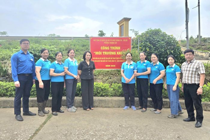 Gắn biển các công trình Môi trường xanh là một trong những hoạt động chào mừng Đại hội MTTQ Việt Nam lần thứ XI.