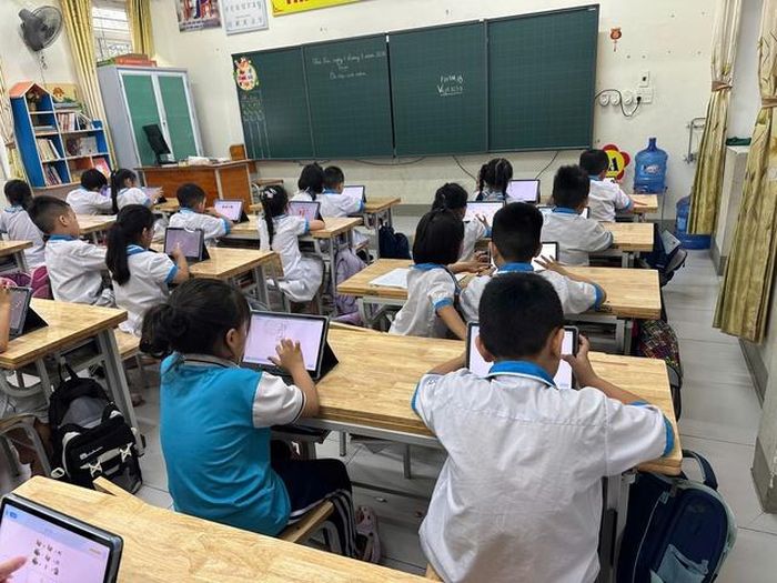 Một "lớp học thông minh" tại Trường Tiểu học Nguyễn Du.