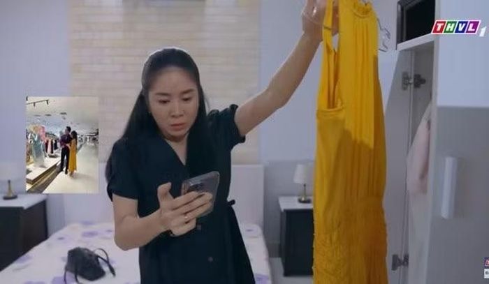 Chiếc đầm vàng có vai trò cực quan trọng trong phim.