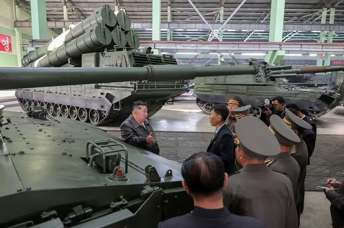Theo trang Defense Express, Triều Tiên đã phát triển thành công và bắt đầu sản xuất loại pháo tự hành bánh xích thế hệ mới với cỡ nòng 155 mm theo tiêu chuẩn phương Tây và đạt tầm bắn hơn 60 km.