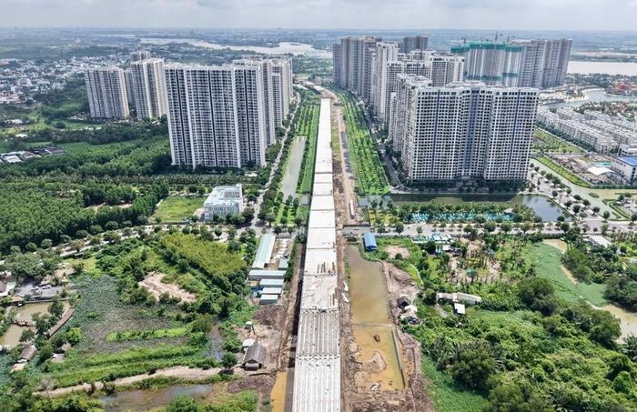  Đối với khai thác giá trị đất đai, chuyên gia cho rằng luật nên thiết kế cơ chế thu hồi giá trị tăng thêm từ đất do quy hoạch và đầu tư hạ tầng công tạo ra. Ảnh: THUẬN VĂN 