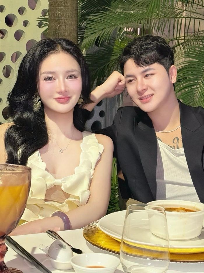  Sau biến cố vào năm 2019, Duy cho biết vợ là người đồng hành cùng anh qua mọi khó khăn. 