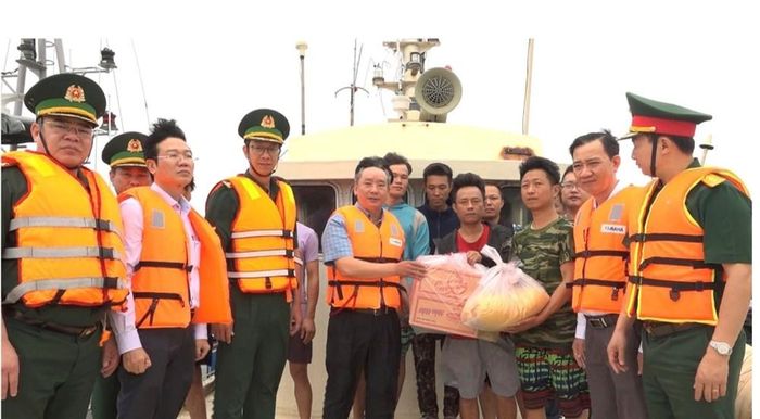 Lãnh đạo TP Hải Phòng Nguyễn Văn Quân, cùng đoàn công tác đến thăm hỏi động viên vụ 10 thuyền viên gặp nạn trên đảo Bạch Long Vĩ