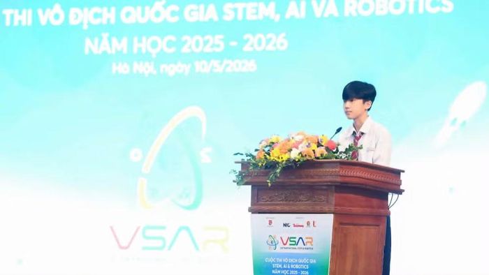 Em Mai Ngọc Hiếu, đại diện cho các thí sinh tham dự vòng chung kết phát biểu ý kiến.